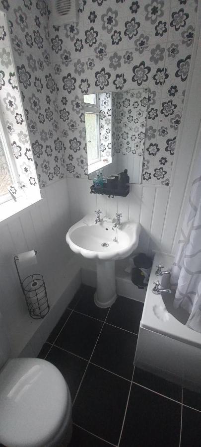 6-Min Walk To New Cross Parking Long Stay Discounts Wolverhampton Exterior foto